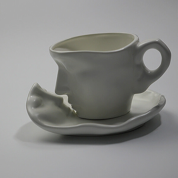 Symbolic Kiss Tableware