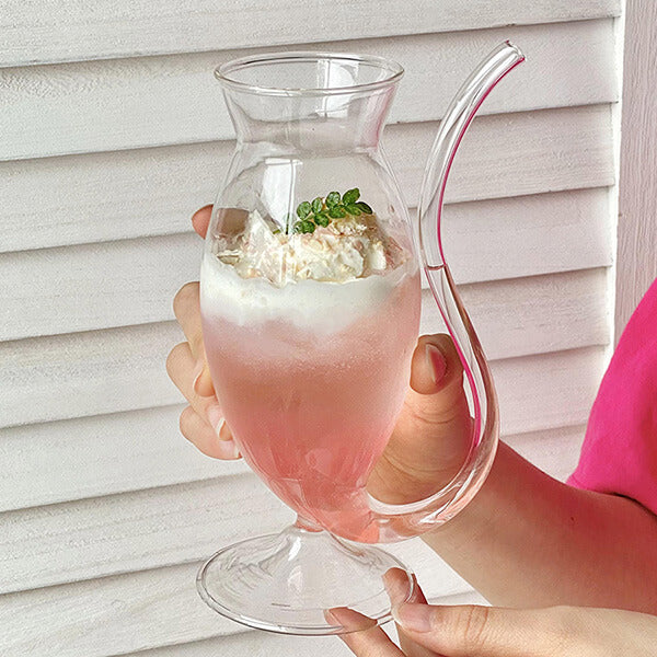 Built-In Curved Straw
