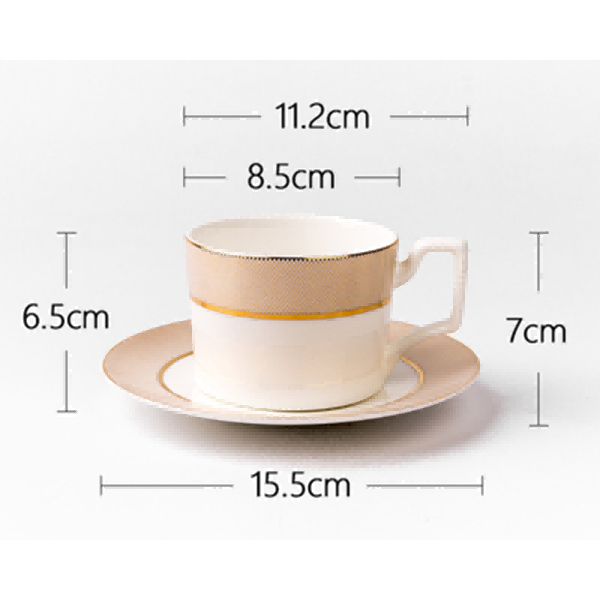 Ensemble de couverts de luxe avec tasse et soucoupe