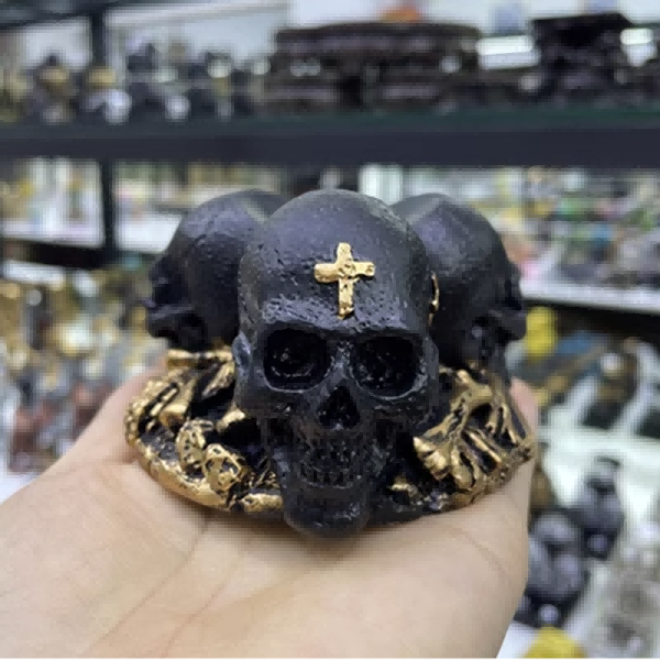 Three Skulls Resin Craft Decoration Ball Stand