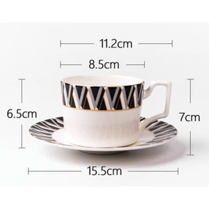 Ensemble de couverts de luxe avec tasse et soucoupe