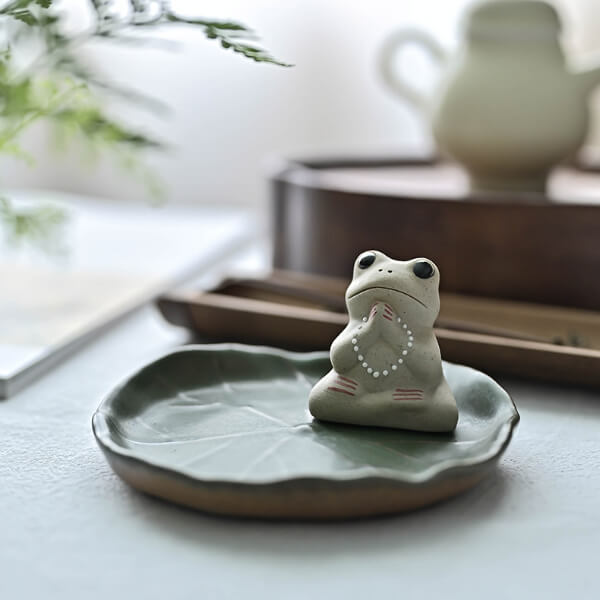 Tea Pet Zen Buddhist Ceramic Lotus Leaf Frog Ornament