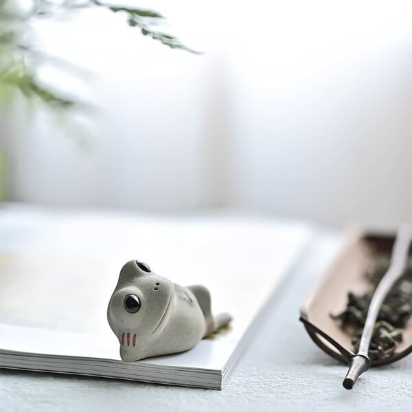 Tea Pet Zen Buddhist Ceramic Lotus Leaf Frog Ornament