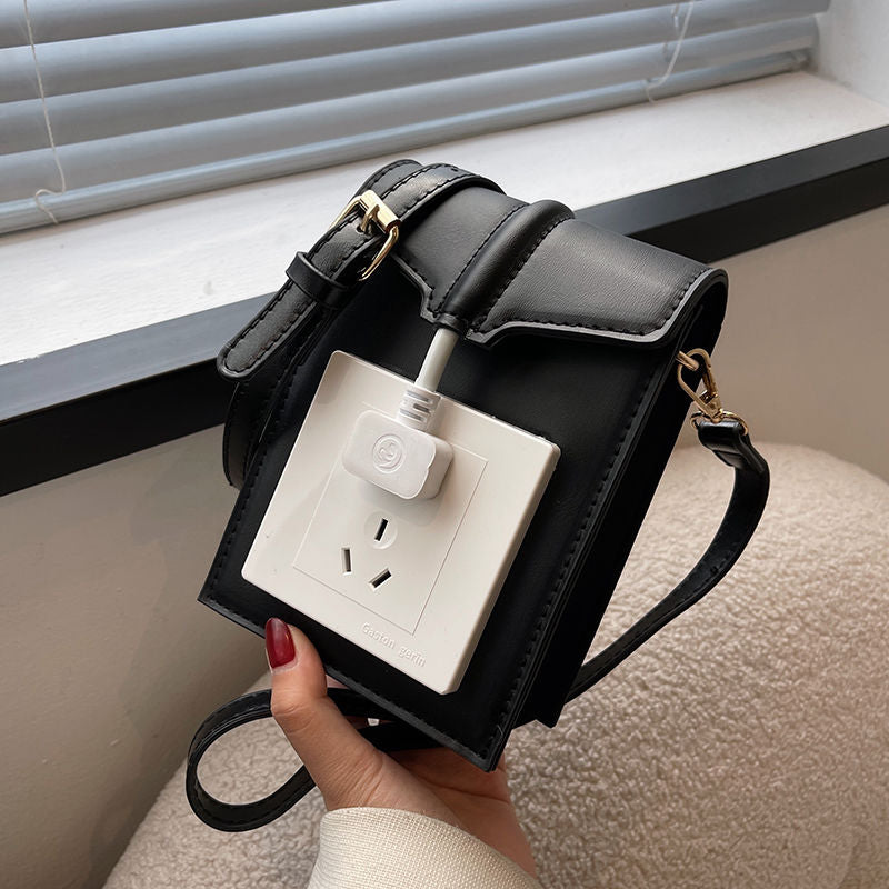 Plug Modeling Square BagNEW TOWN BAZAAR
