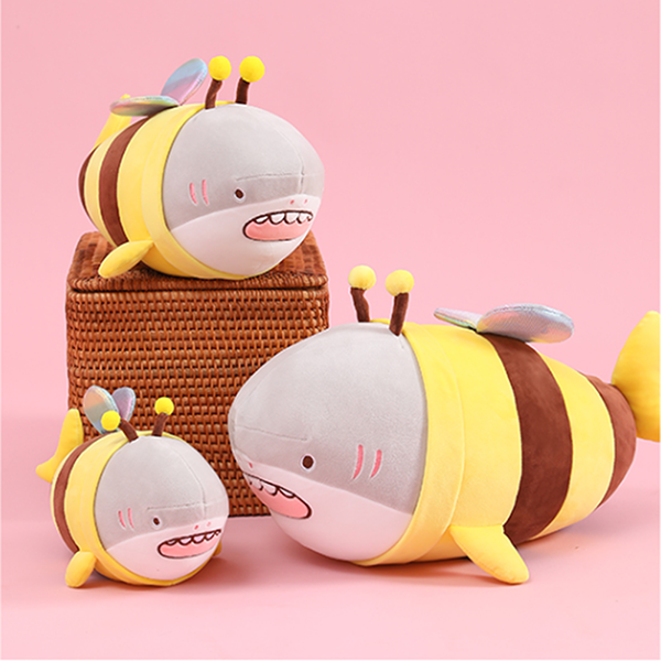 Étrange requin abeille, sculpture de sable, oreiller en peluche