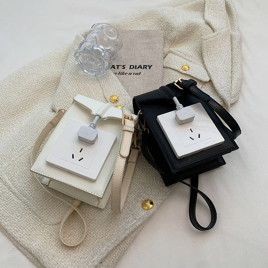 Plug Modeling Square BagNEW TOWN BAZAAR