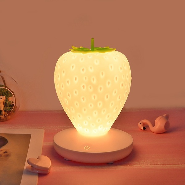 Kawaii Strawberry Night LightNEW TOWN BAZAAR