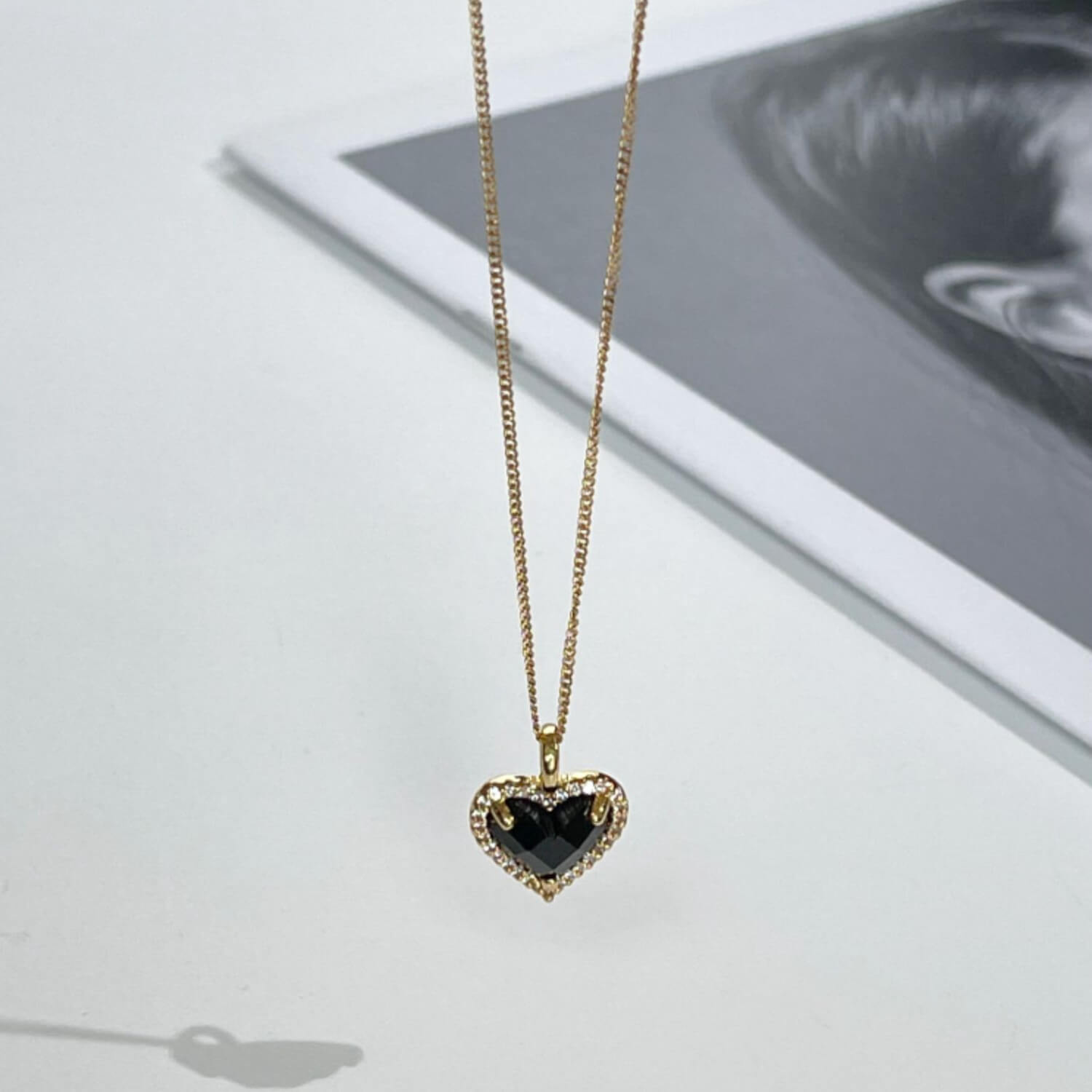 Black Vintage Heart NecklaceJewelry, necklaceNEW TOWN BAZAARNecklaces